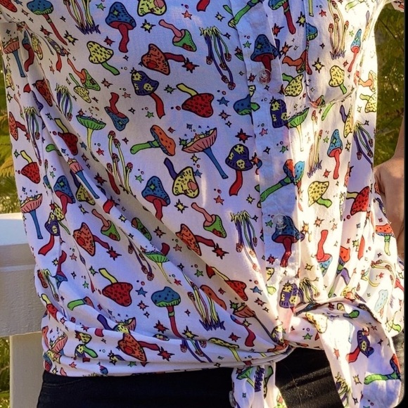 A-LAB Unisex Short Sleeved Button Down Trippy Mushroom Shirt Size Medium - Picture 5 of 15